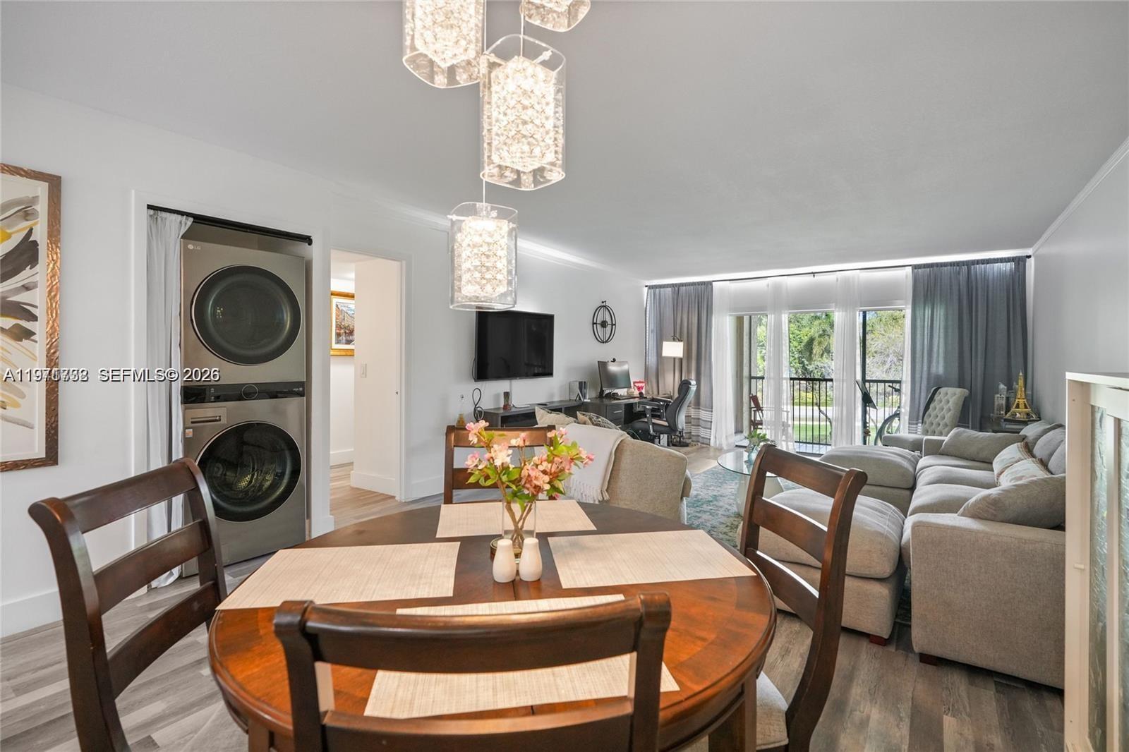 Building Photo - 380 Racquet Club Rd