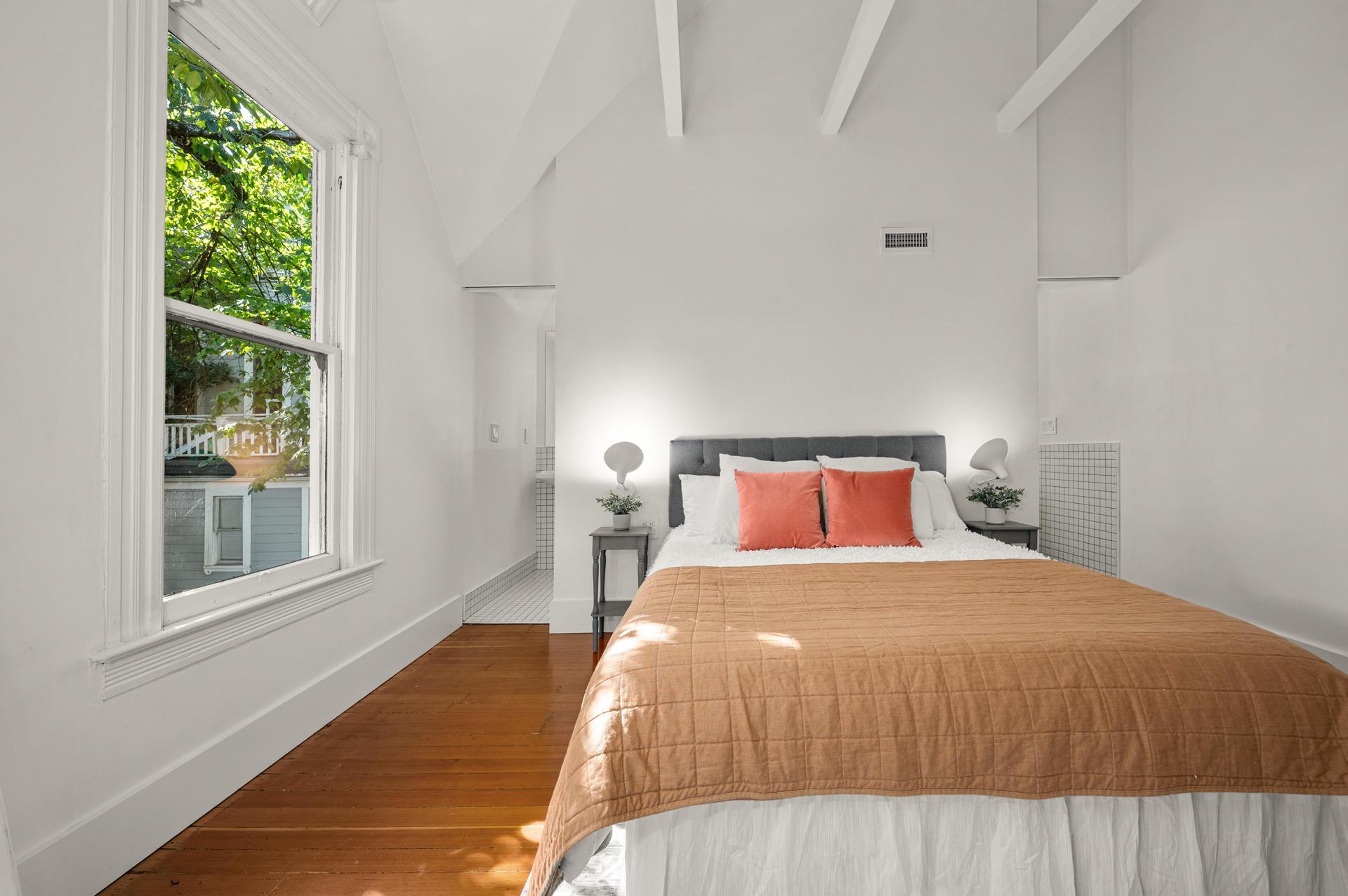 Building Photo - 1720 NW Hoyt St