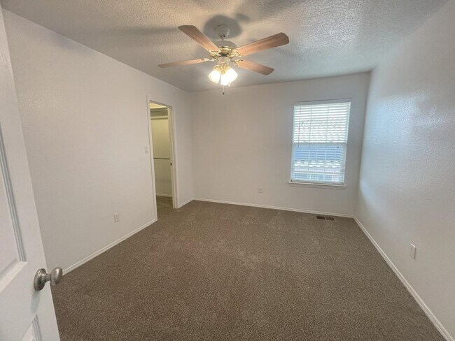Building Photo - 5555 Mansfield Pl NW