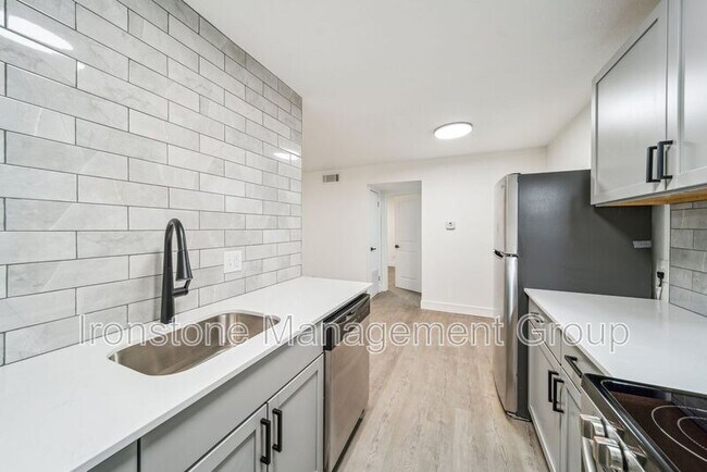 Building Photo - 3171 E 49th St