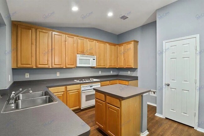 Building Photo - 7808 Salton Ln