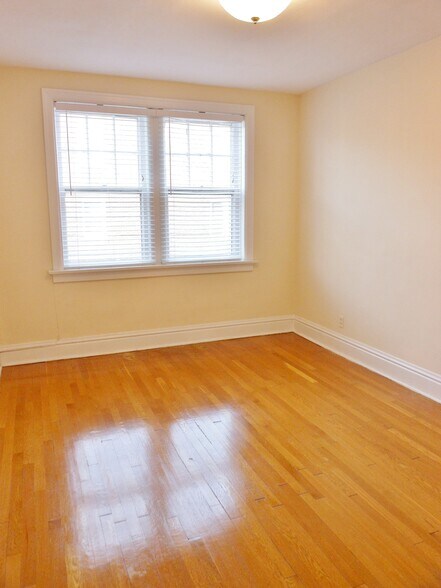 Building Photo - 7515 Parkdale Ave