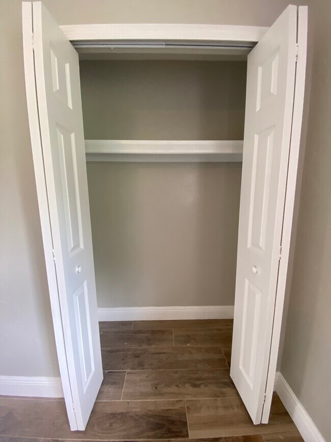 Building Photo - 2210 Marilyn Ln