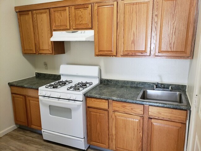 Building Photo - FI416-YA