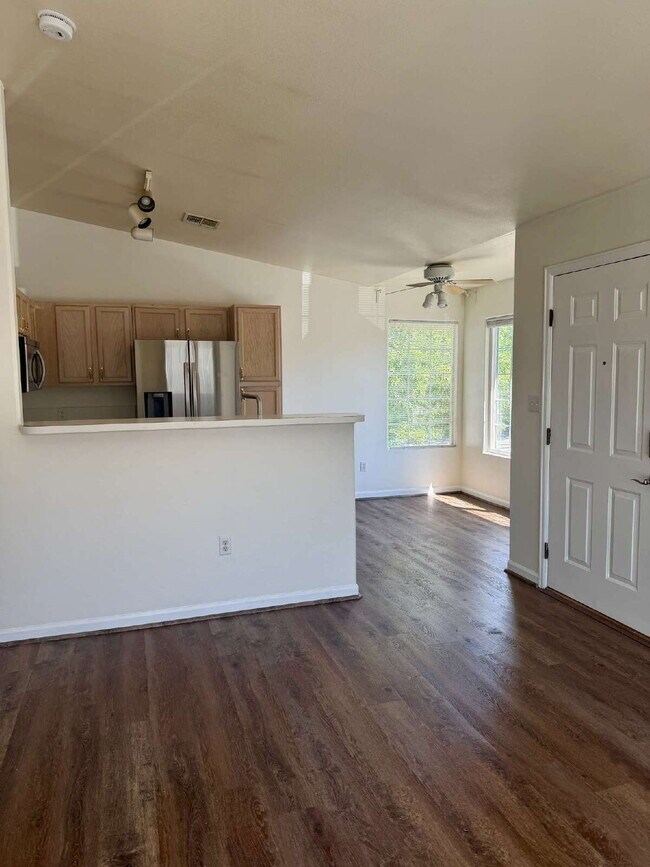 Building Photo - YOU WON'T WANT TO MISS OUT ON THIS CONDO!! 2 bed/ 2 bath Condo in Highlands Ranch!