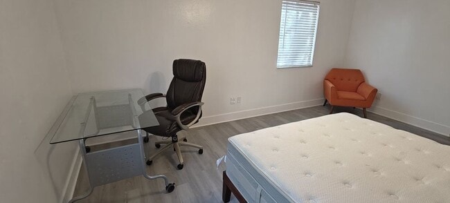 Building Photo - 6519 W Newberry Rd