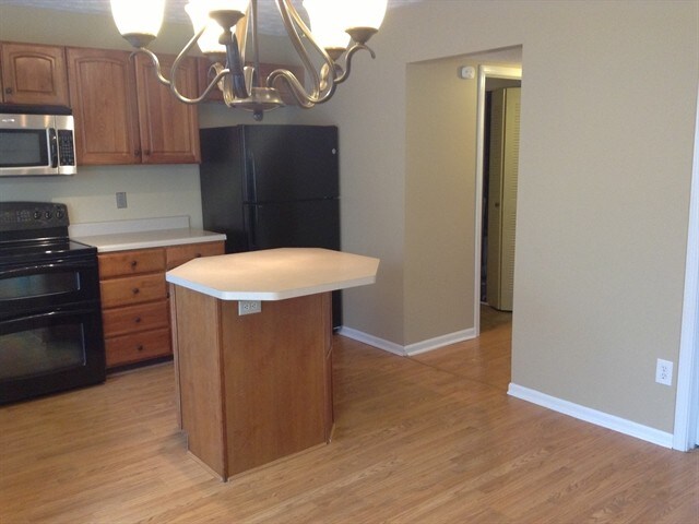 Building Photo - 6739 Dorchester Dr