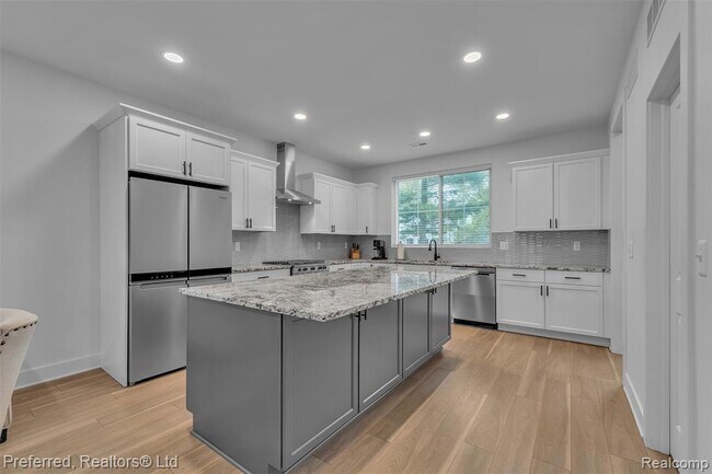 Building Photo - 5264 Cooley Lake Rd