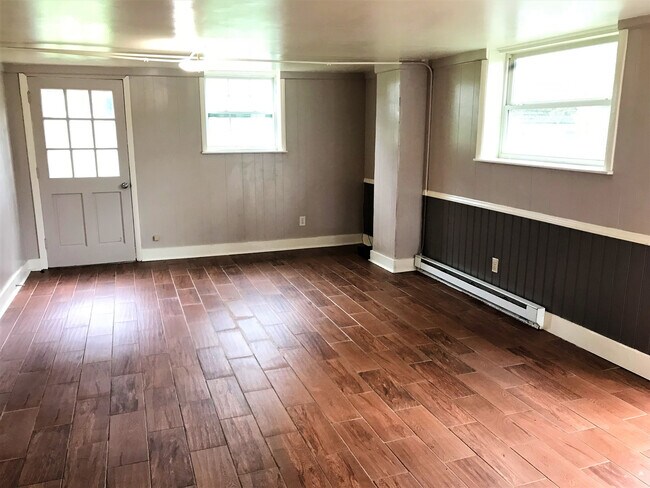 Building Photo - Ground Level Duplex Apartment