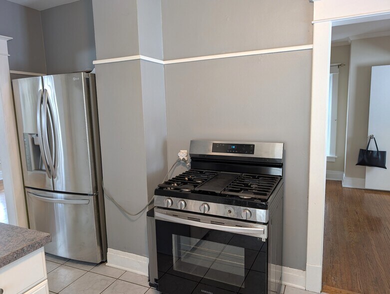 Building Photo - 81 Church St