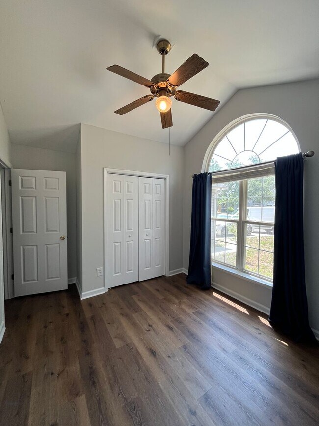 Building Photo - Discover this well-maintained 3-bedroom, 2-bath home in Wilmington, NC