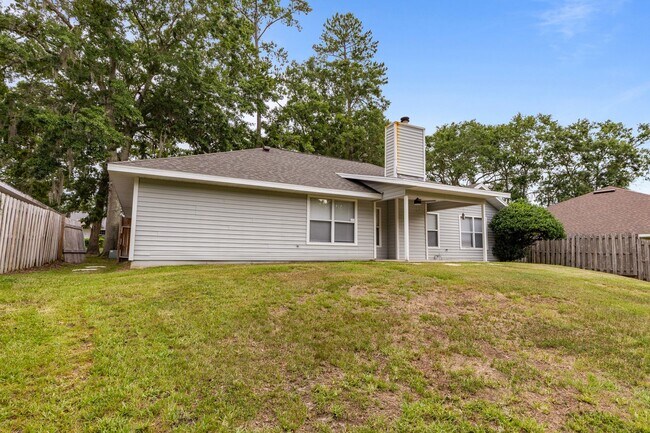 Building Photo - 3 Bedroom, 2 Bath Home in Broadmoor