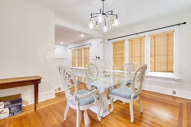 Building Photo - Charming 3 Bedroom, 2 Bathroom Two-Story H...