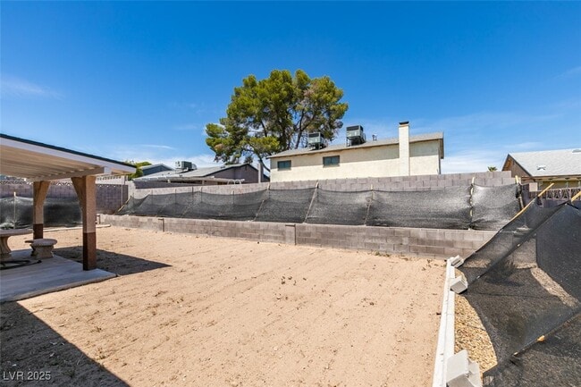Building Photo - 3966 Green Leaf Dr
