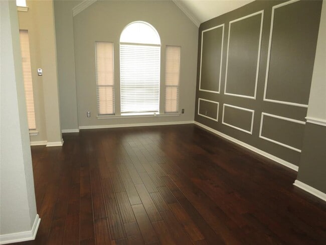 Building Photo - 4008 Sable Oaks Dr