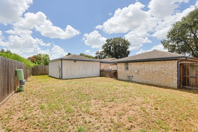 Building Photo - 815 Park Meadow Dr