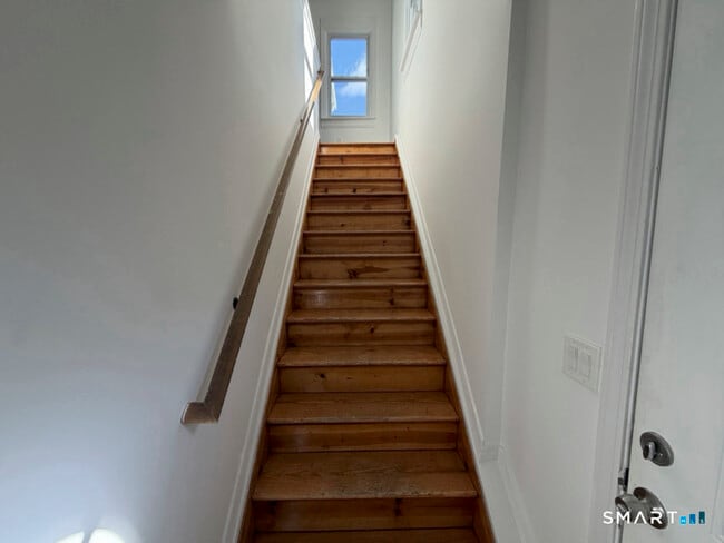 Building Photo - 30 Dora St