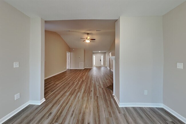 Building Photo - 19018 Oakway Dr