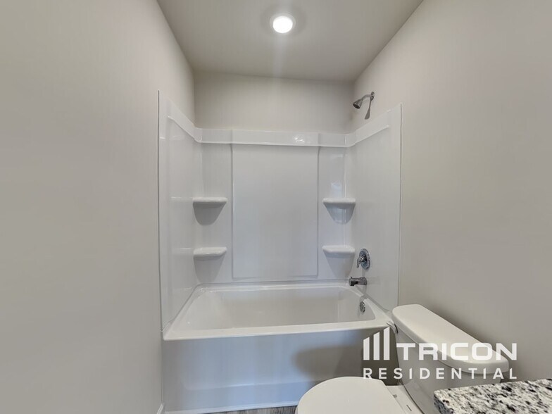 Building Photo - 285 Limestone Cir