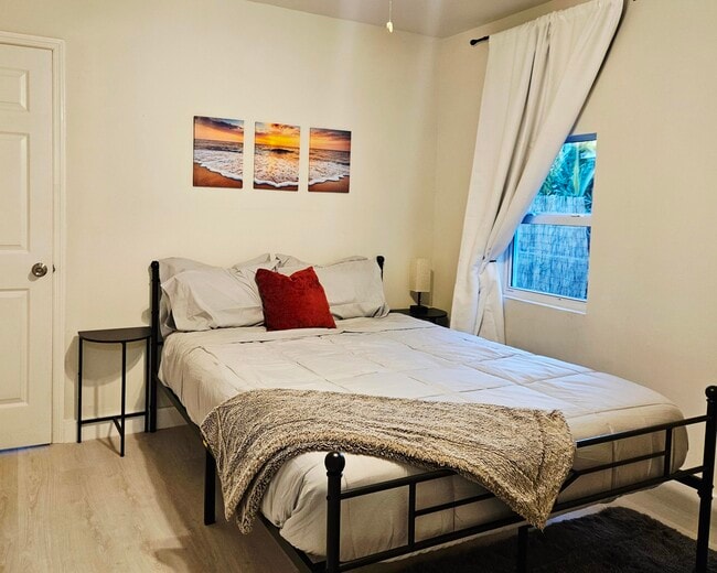 Building Photo - 719 Briggs St