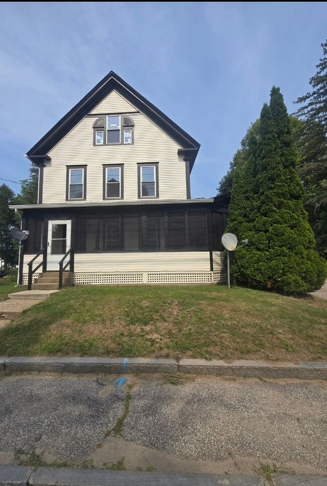 Primary Photo - 53 Hall St