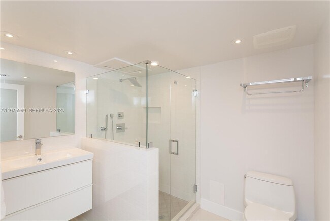 Building Photo - 2301 Collins Ave