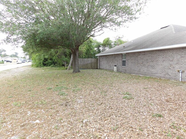Building Photo - 4 Bedroom 2 Bath 2 Car Garage 2334 Sq Ft C...