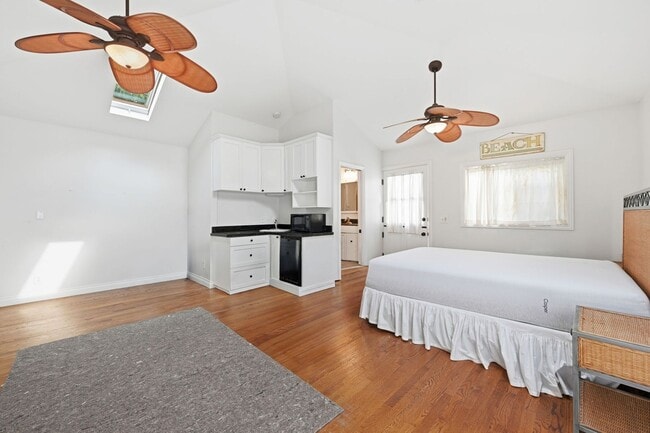 Building Photo - MISSION BAY 4-BED/3-BATH - 3 MIN WALK TO BAY