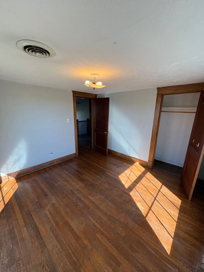 Building Photo - 420 W Old Andrew Johnson Hwy