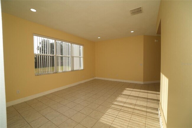 Building Photo - 2560 Sage Dr