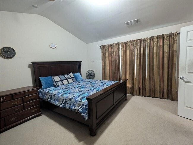 Building Photo - 815 Earlham Dr