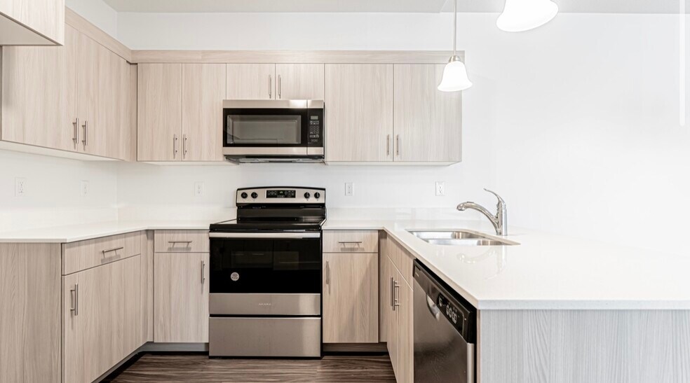 Building Photo - 898 N Hemsworth Way