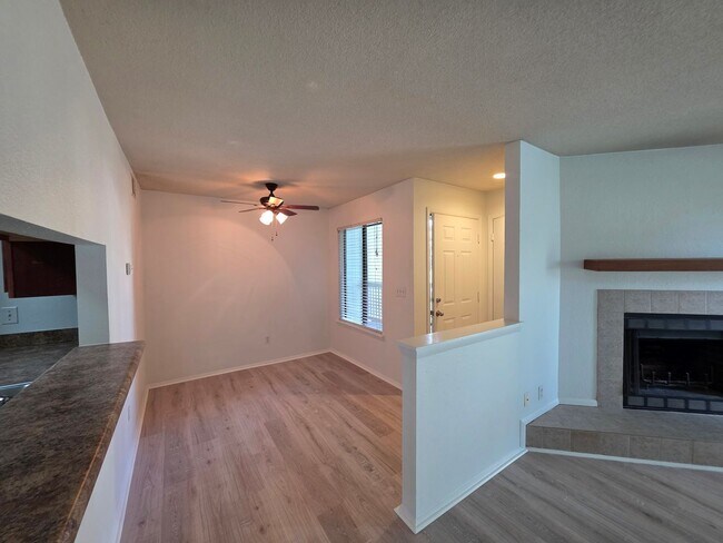 Building Photo - 1481 Center St Ext