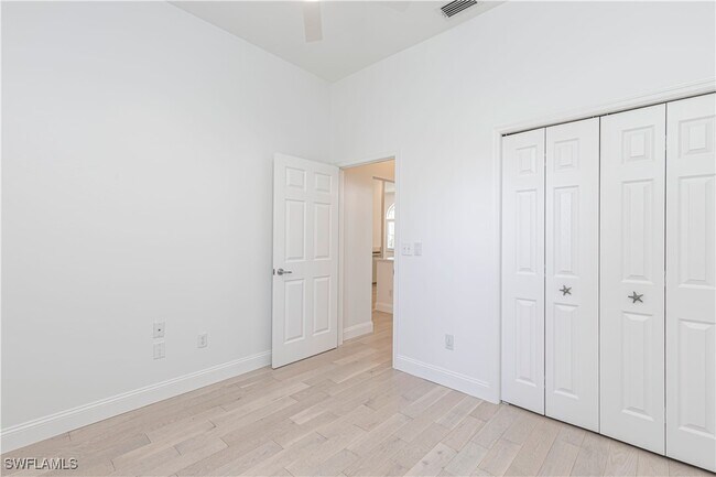 Building Photo - 7106 Lone Oak Blvd