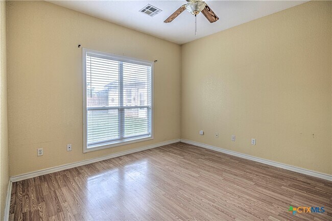 Building Photo - 4725 Stone Oak Dr