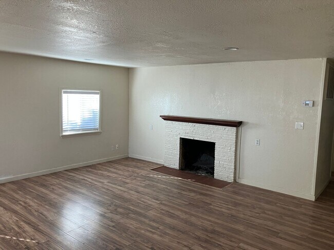 Building Photo - 1351 Leonard Ave