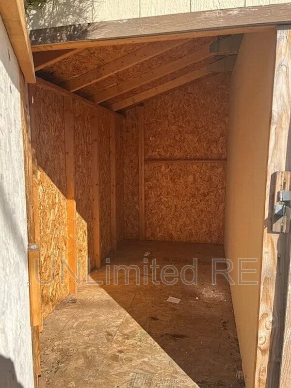 Building Photo - 4400 N Robert Rd