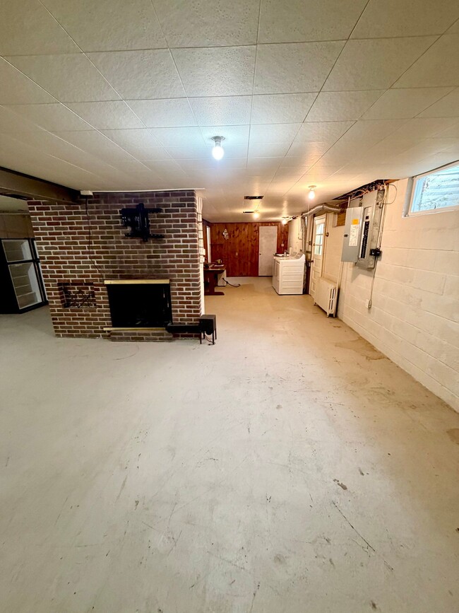 Building Photo - 376 Arbor Rd