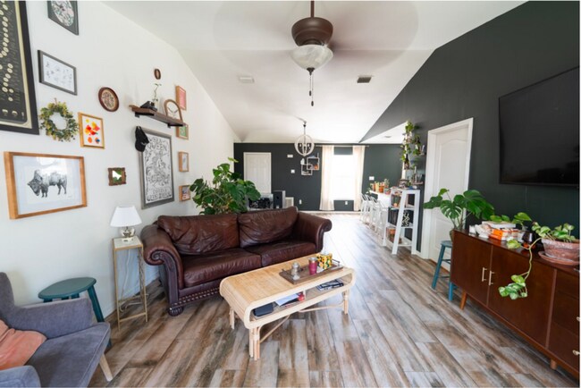 Building Photo - 3232 Cornell Dr