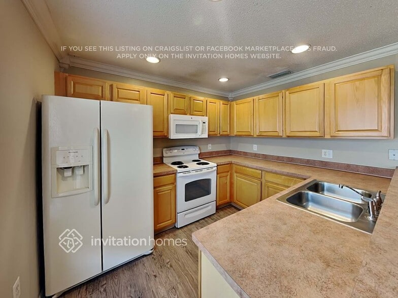 Building Photo - 2417 Knightsbridge Blvd