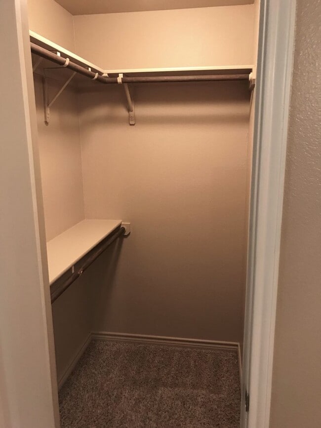 Building Photo - 3 Bedroom / 2 Bath Duplex off Clear Creek ...