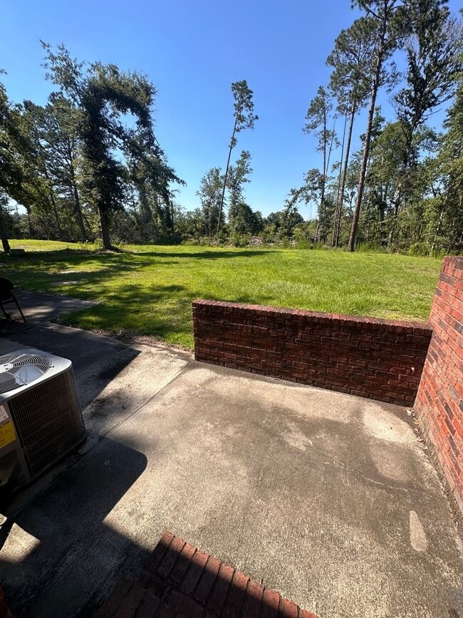 Building Photo - 900 Country Club Rd