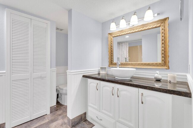 Building Photo - 4949 N Hwy A1A