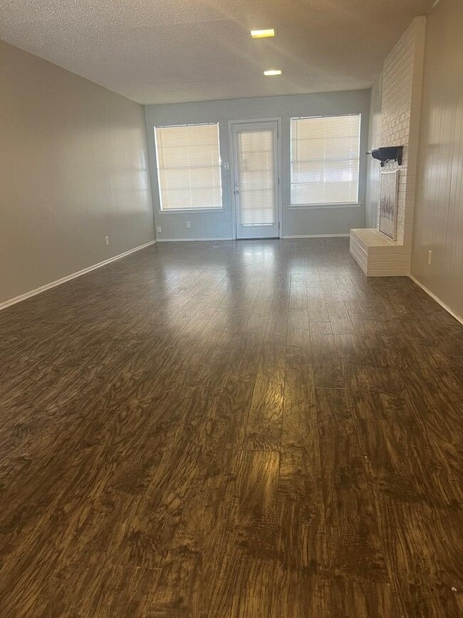 Building Photo - 1328 Tanglewood Ln