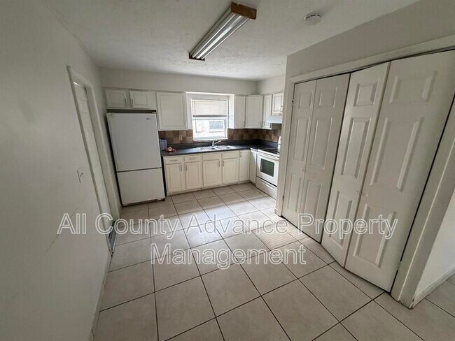 Building Photo - 4911 E Temple Heights Rd