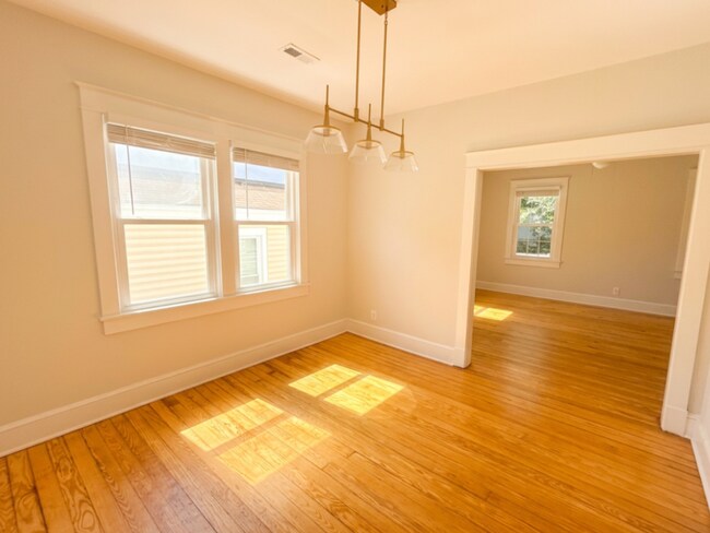 Building Photo - 209 4th Ave
