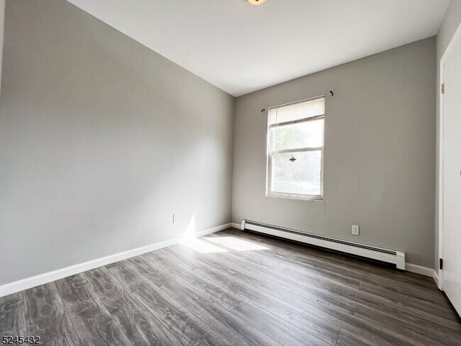 Building Photo - 422 Halsted St