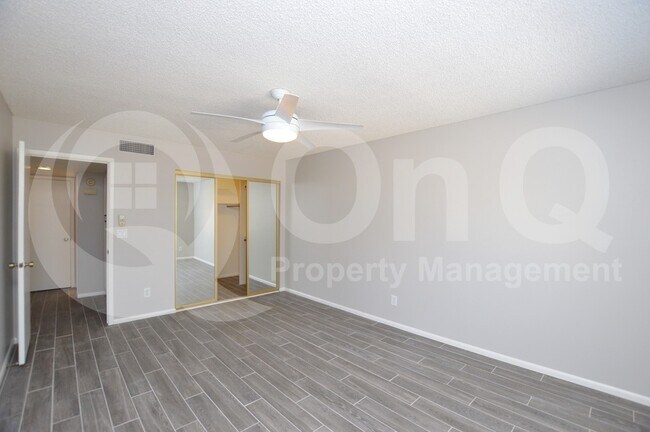 Building Photo - 925 N College Ave