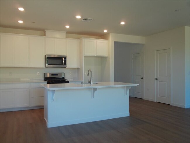 Building Photo - 1339 Kensington Dr