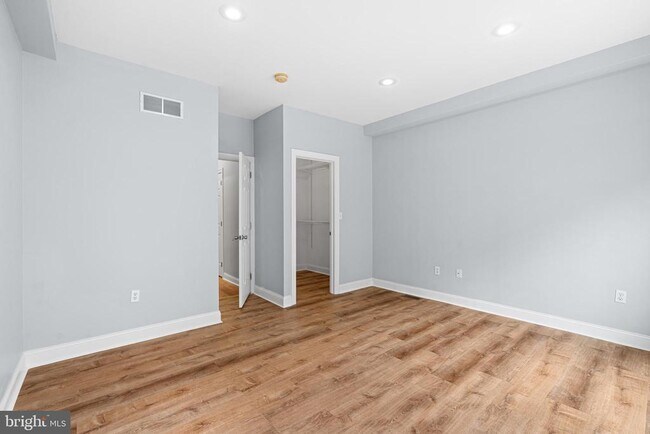 Building Photo - 2339 Catharine St